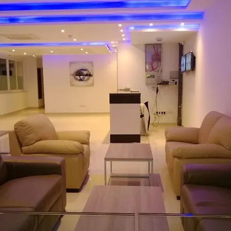 Ξενοδοχείο με διαμερίσματα Blubay By St Gzira