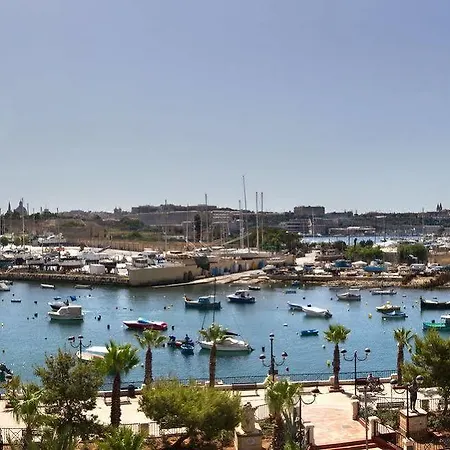 Ξενοδοχείο με διαμερίσματα Blubay By St