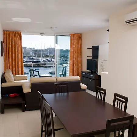 Blubay By St Aparthotel