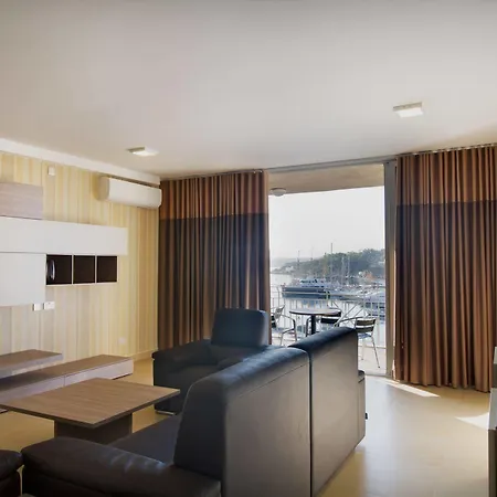 Blubay By St Apartmanhotel