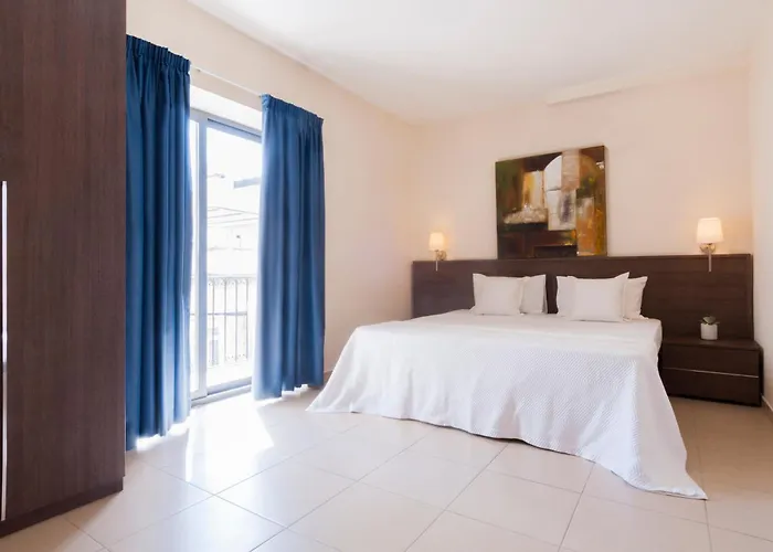 Blubay By St Apartahotel Gzira